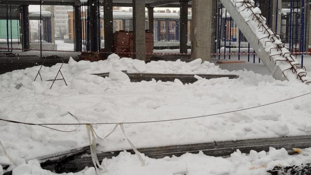    В Новосибирске проводится проверка по факту гибели двух мужчин в результате падения бетонной плиты