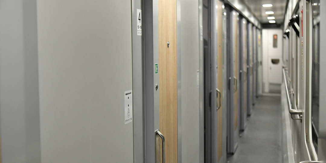 Этого ждали пять лет: РЖД показали испытания нового вагона габарита Т с десятью купе