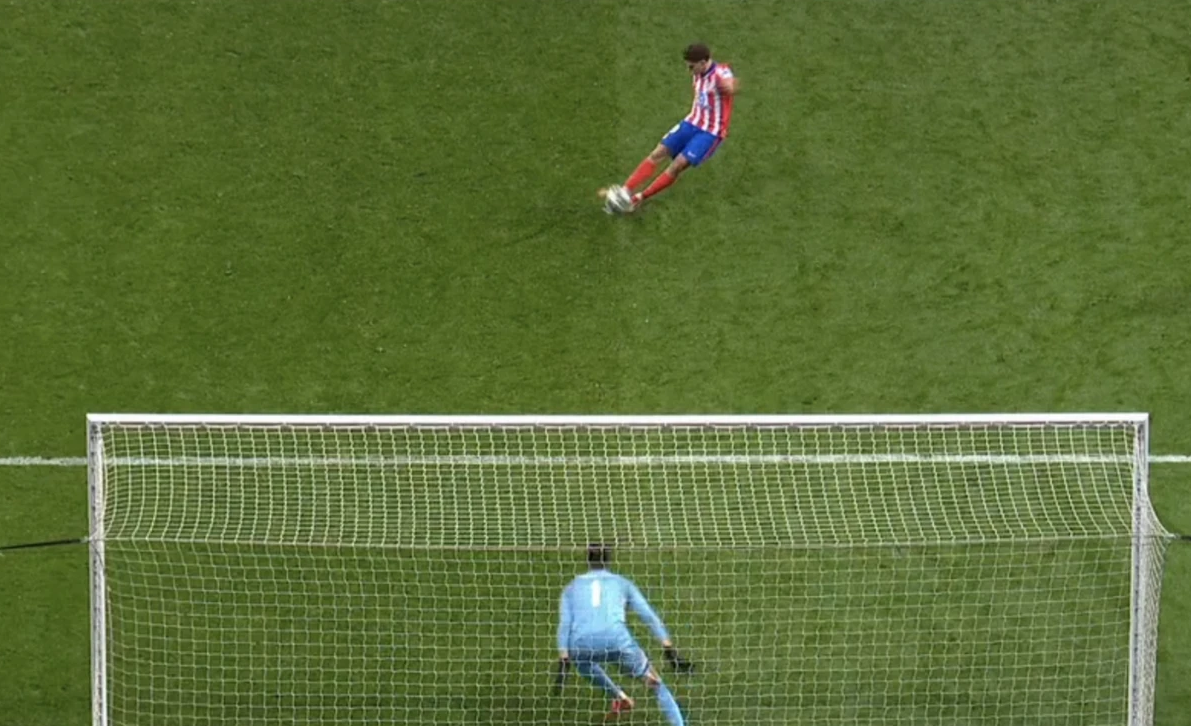 Эта техническая ошибка Хулиана Альваресе при исполнении пенальти в ворота Тибо Куртуа, возможно, и стоила "Атлетико" путевки в четвертьфинал Лиги чемпионов. Фото: соцсети
