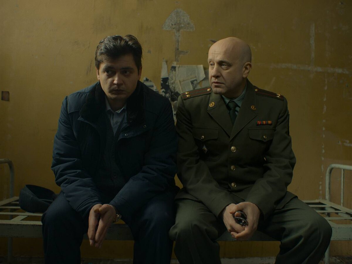 Сергей Дьяков и Виталий Коваленко. Кадр из сериала "Аутсорс".