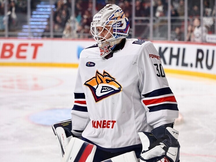     Игру вратаря магнитогорцев Ильи Набокова в матче против ЦСКА отметили даже соперники. Фото Юлии Боровиковой ("Вечерний Челябинск")