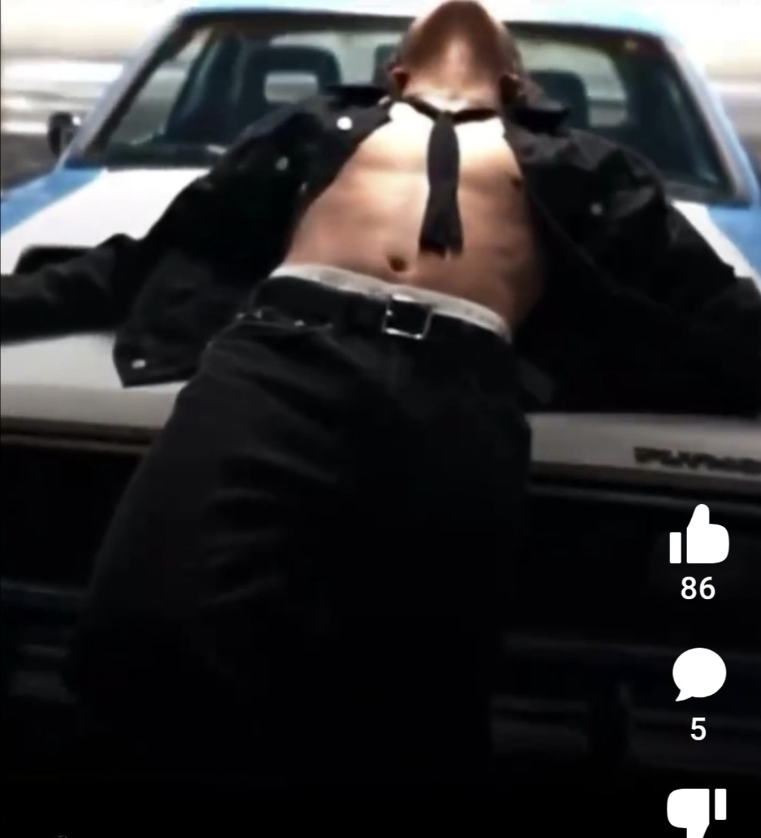 Красивая мышца выпрямляющая позвоночник. И очень практичная-можно подзаработь на рекламе) 