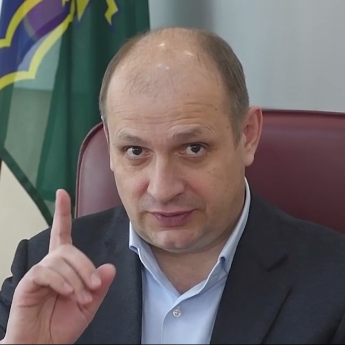 Мэр Братска Александр Дубровин прокомментировал ситуацию с выдачей жилищных сертификатов мигрантам, законность которой проверяют СК и прокуратура. По словам Дубровина, администрация города не имела отношения к условиям назначения такой поддержки.