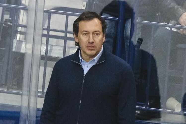    Зять Билялетдинова Станислав Романов играл под его руководством в «Динамо», а сейчас он агент.   
Фото: «БИЗНЕС Online»