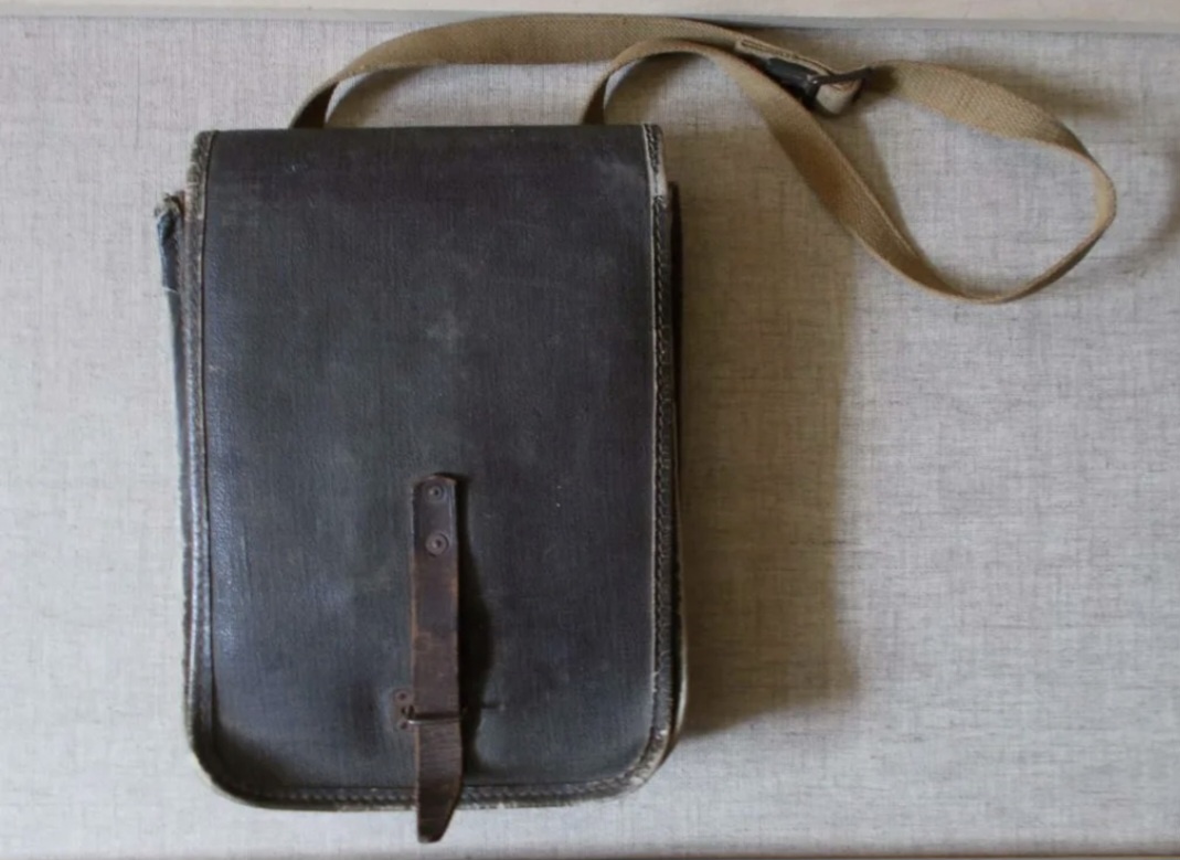 Полевая сумка через плечо.