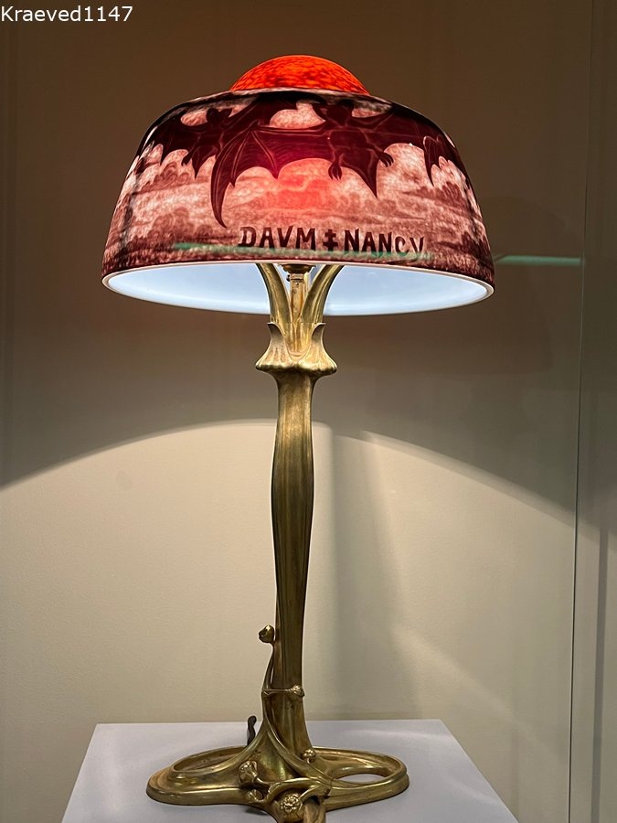 Настольная лампа с летучими мышами