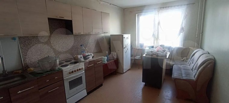 В кухне есть минимальная техника. Фото: Скриншот с сайта «Авито»