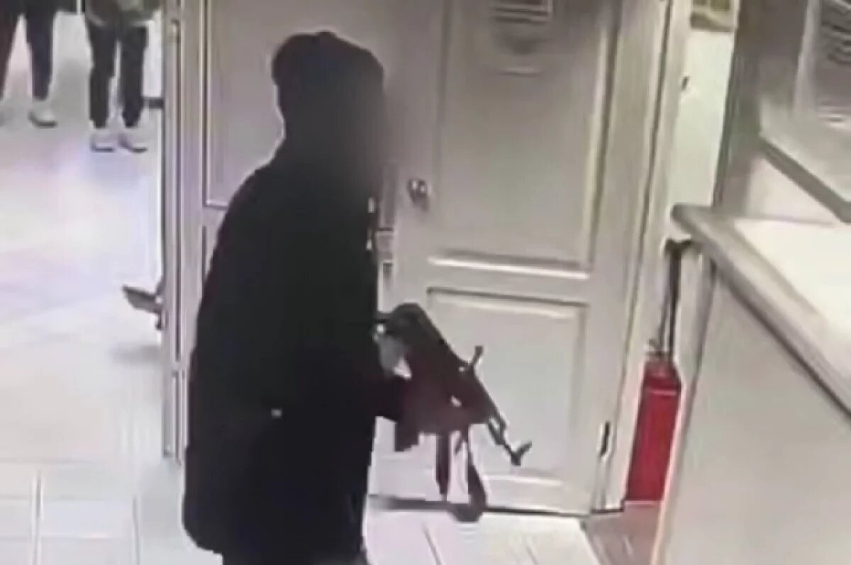    Никто не ожидал, что в больницу придёт посетитель с оружием.
