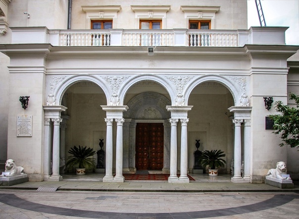 Выходим из дворца. Фото из интернета.