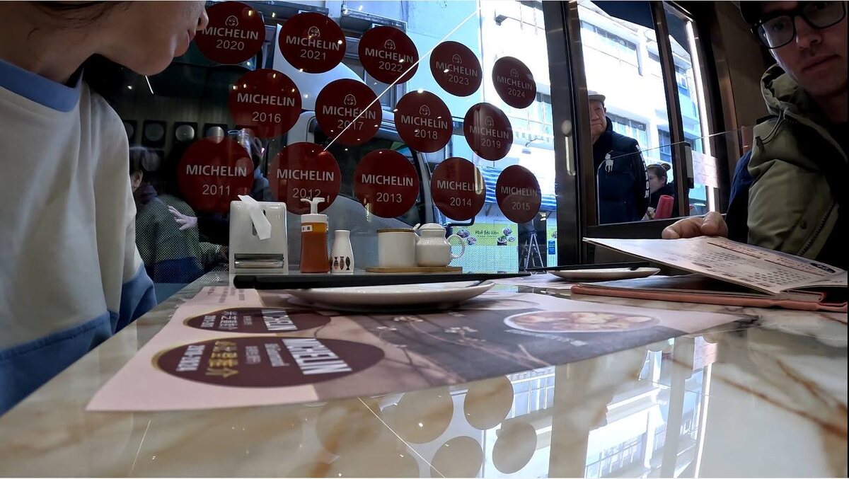 Внутри чисто и уютно