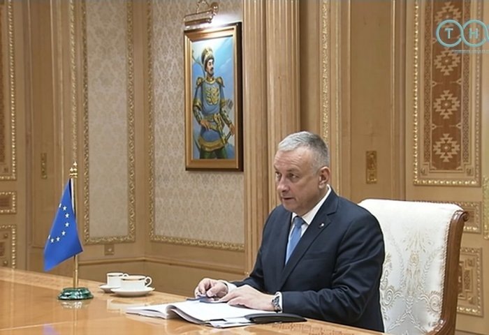 Еврокомиссар Европейского Союза по международному сотрудничеству Йозеф Сикела, 12 марта, 2025 г., Ашхабад, Туркменистан (Фото: Watan habarlary)