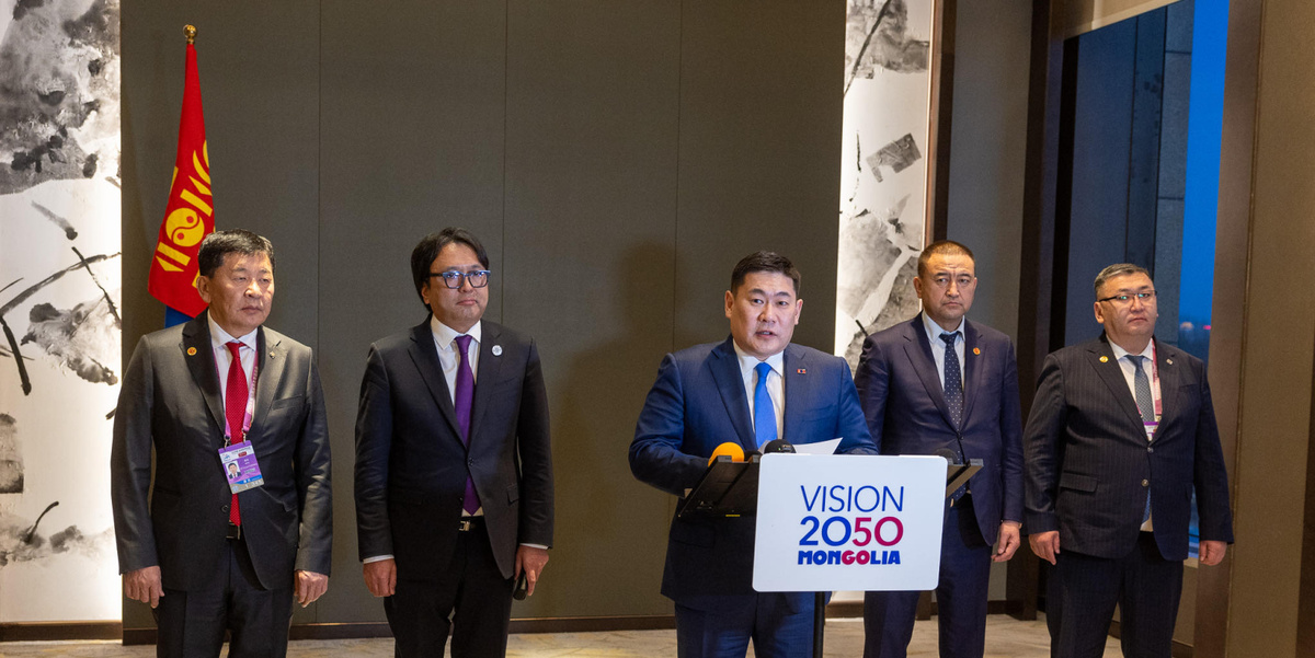 © МОНГОЛ УЛСЫН ЗАСГИЙН ГАЗАР / mongolia.gov.mn (Соглашение между правительством Монголии и КНР о строительстве железной дороги Гашуунсухайт – Ганцмод было подписано 14 февраля 2025 г.)