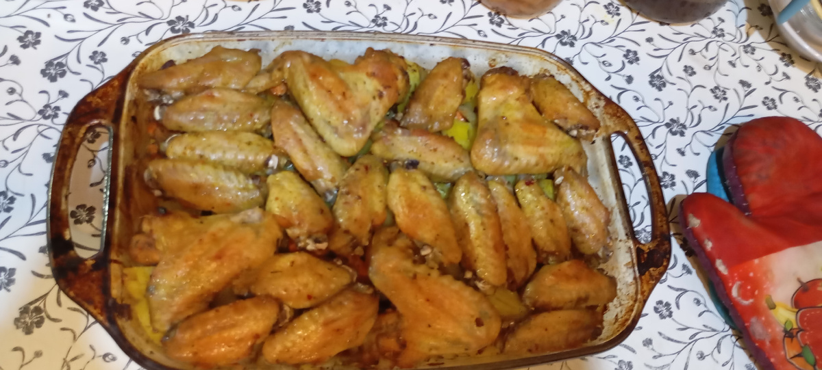 Картошка, лук, морковь, курица. 