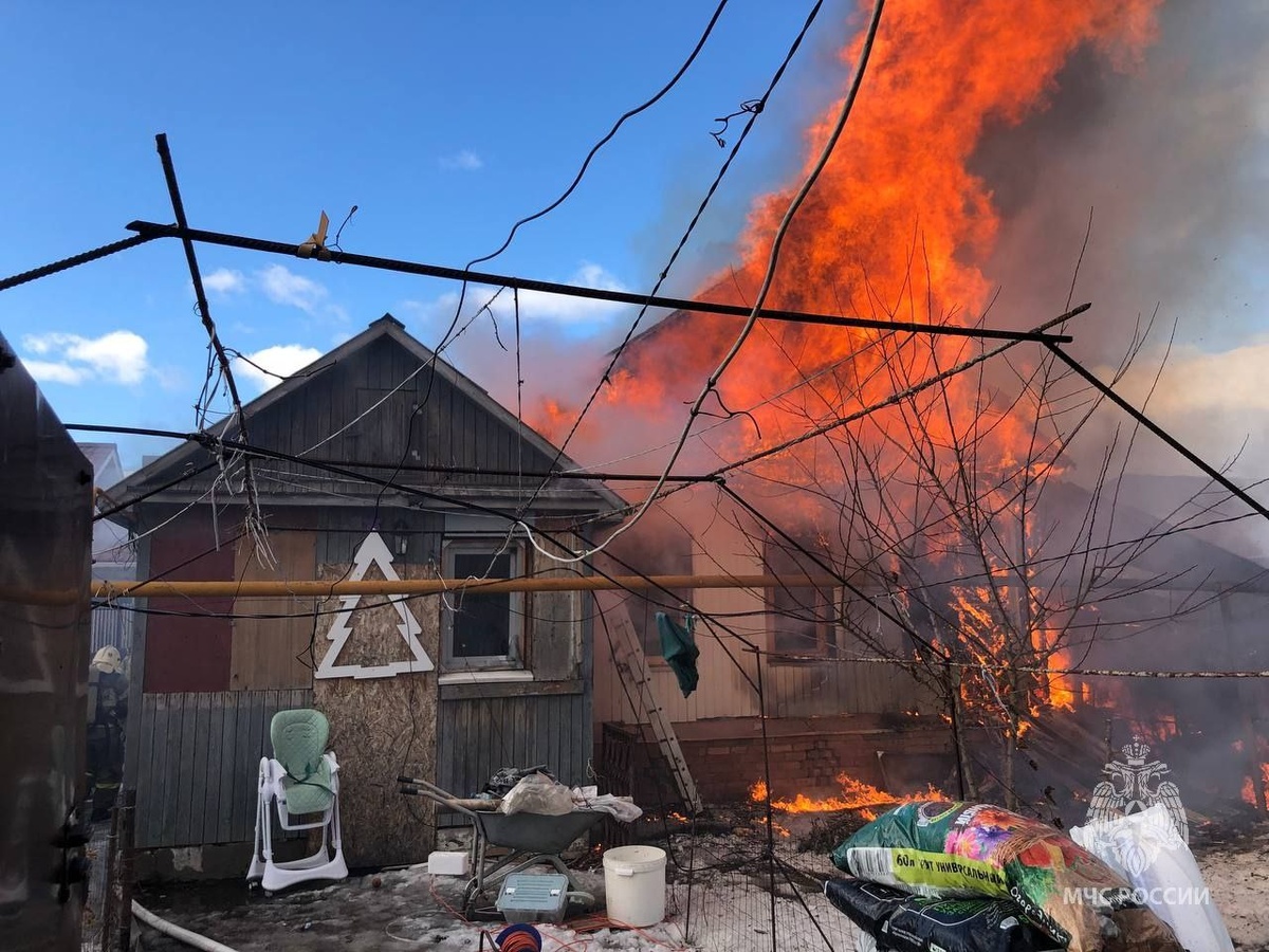Дом Кирковых во время пожара. Фото: ГУ МЧС по Самарской области