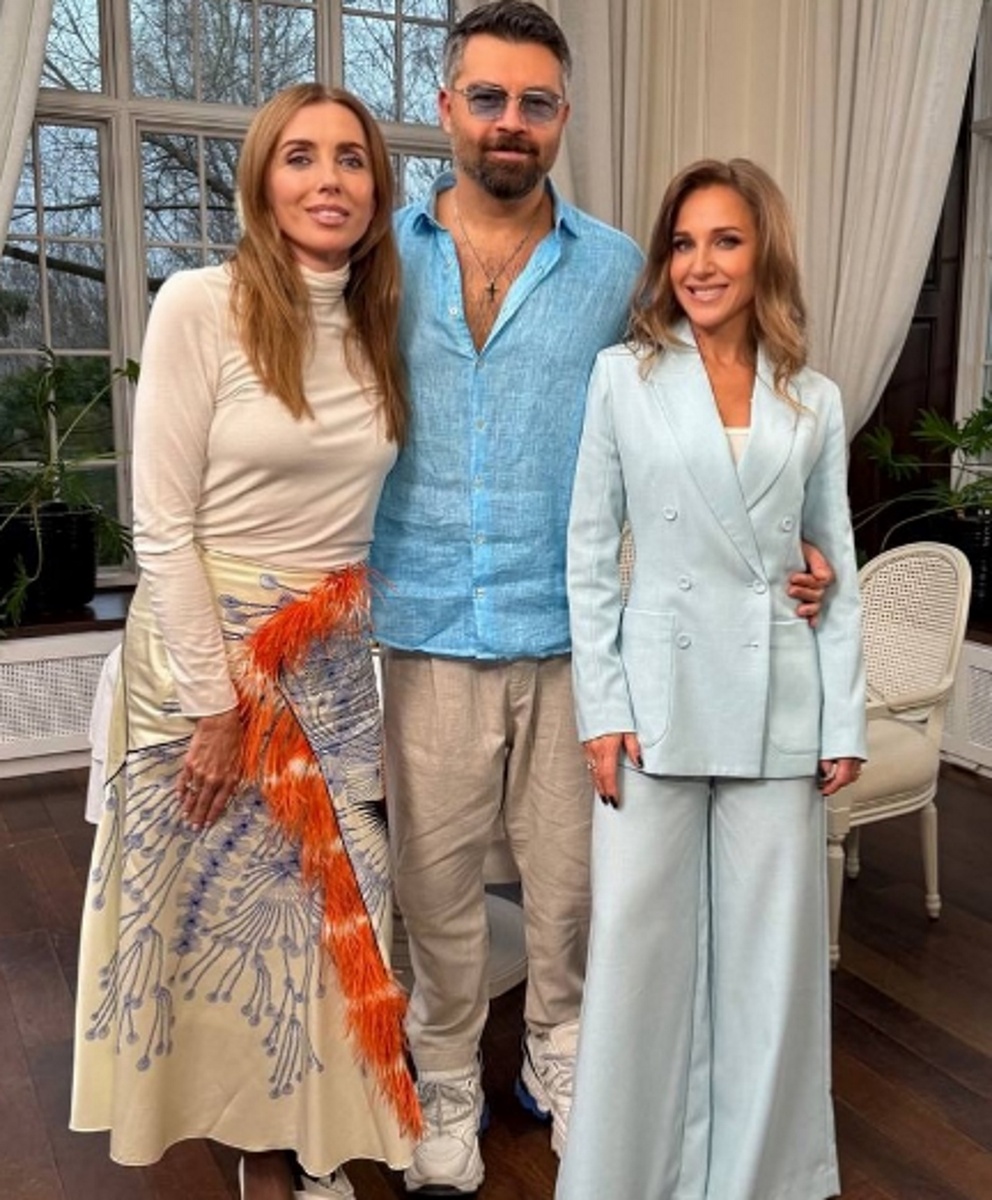 Алексей Чумаков с Юлией Ковальчук и Светланой Бондарчук. Фото: соцсети героя публикации