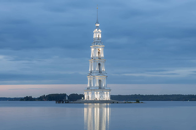 Знаменитую колокольню в Тверской области вернули в собственность церкви