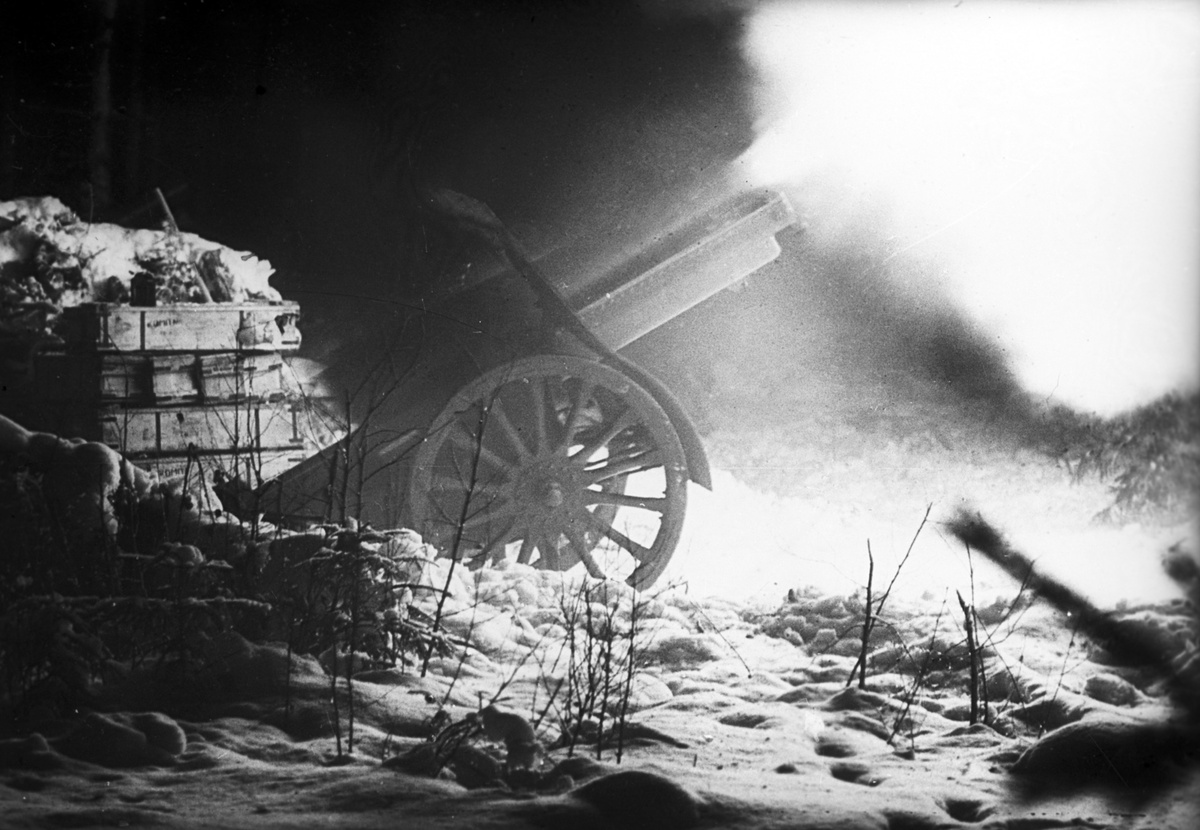    После Майнильского инцидента советская сторона в умеренных выражениях предложила Финляндии отвести свои войска на 20—25 км от границы. Однако официальный Хельсинки в ответ потребовал отвести на 25 км от границы советские войска, что было невозможно, так как беззащитным остался бы Ленинград / РИА Новости / Фёдор Левшин