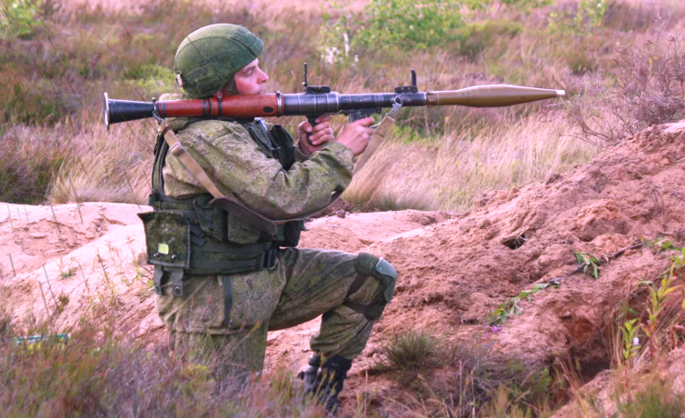 РПГ-7 в руках российского бойца