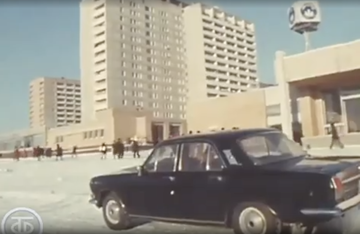 Здание "Белграда" на Краснодарской улице. Скриншот из новостного репортажа от 30 декабря 1978 года.