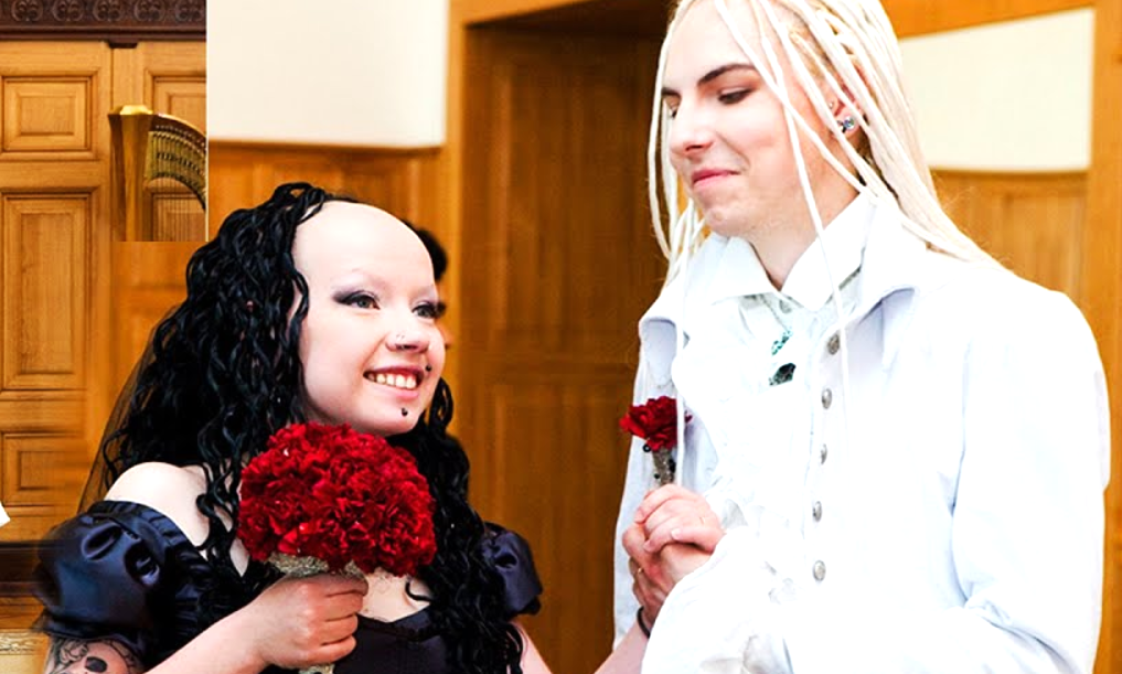 на фото Саша и Ира Толстовы 