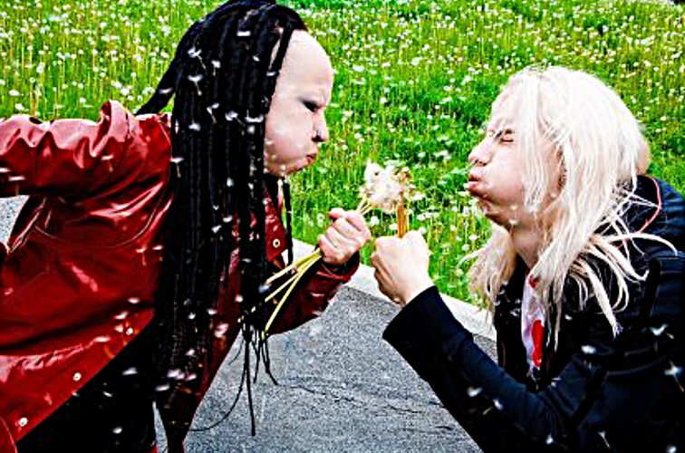 на фото Саша и Ира Толстовы 