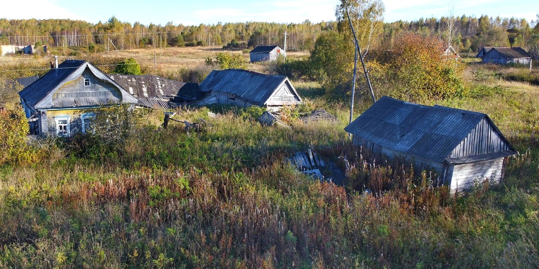 ОГРОМНАЯ ЗАБРОШЕННАЯ ДЕРЕВНЯ В ЛЕСАХ МОРДОВИИ. ЗДЕСЬ БОЛЕЕ 300 ДОМОВ.