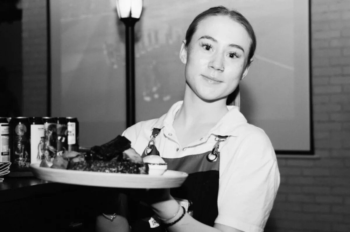    В Перми похоронили 19-летнюю девушку, упавшую с балкона в день рождения