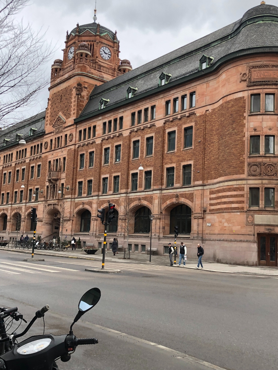 ФОТО ИЗ ЛИЧНОГО АРХИВА АВТОРА. УЛИЦЫ СТОКГОЛЬМА.