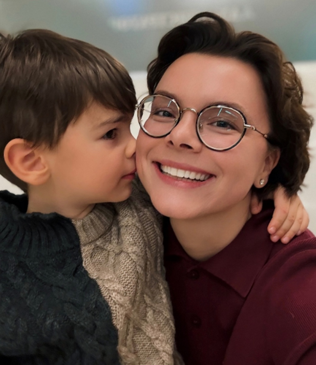 Татьяна Брухунова с сыном Ваганом. Фото: соцсети героя публикации