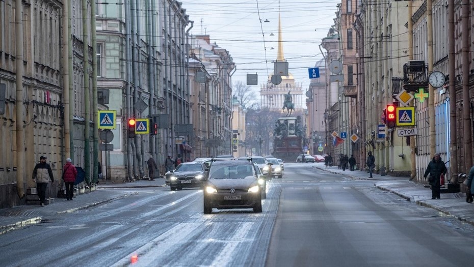    Вознесенский проспект. Вид на шпиль Адмиралтейства. Автор фото: Тихонов Михаил