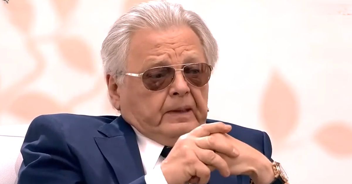 на фото Юрий Антонов 