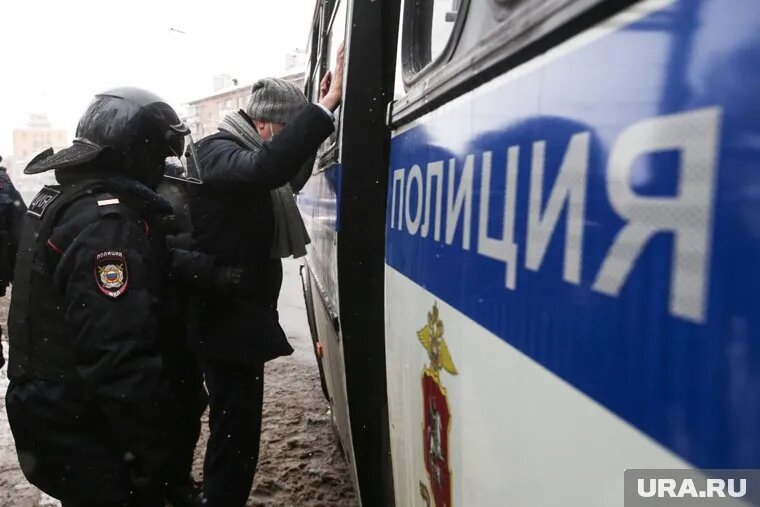 Силовики провели рейд по нелегальным мигрантам и задержали десятки нарушителей. Фото: Владимир Андреев © URA.RU