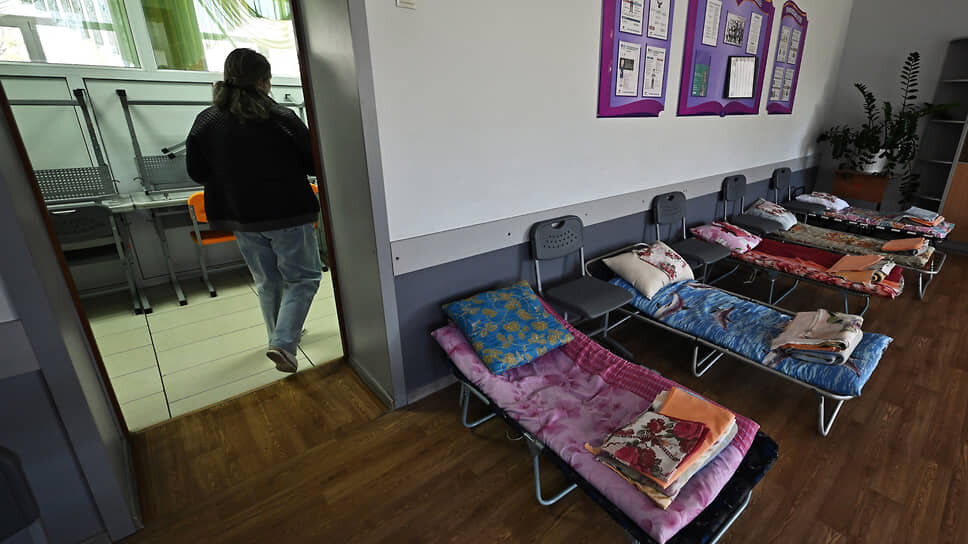 Пункт временного размещения пострадавших от паводка в здании школы в тюменском селе Абатское.📷Фото: Александр Миридонов / Коммерсантъ