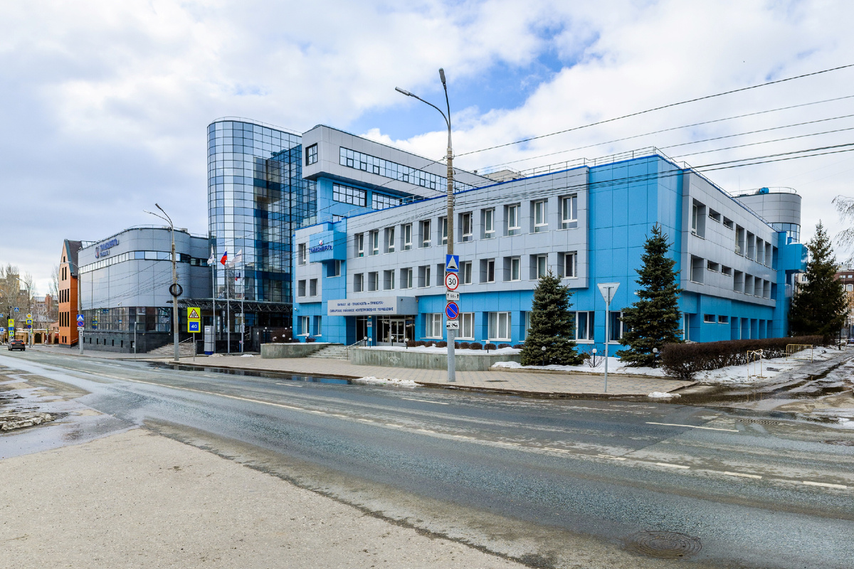 Ленинская, 100 (слева) и 100а