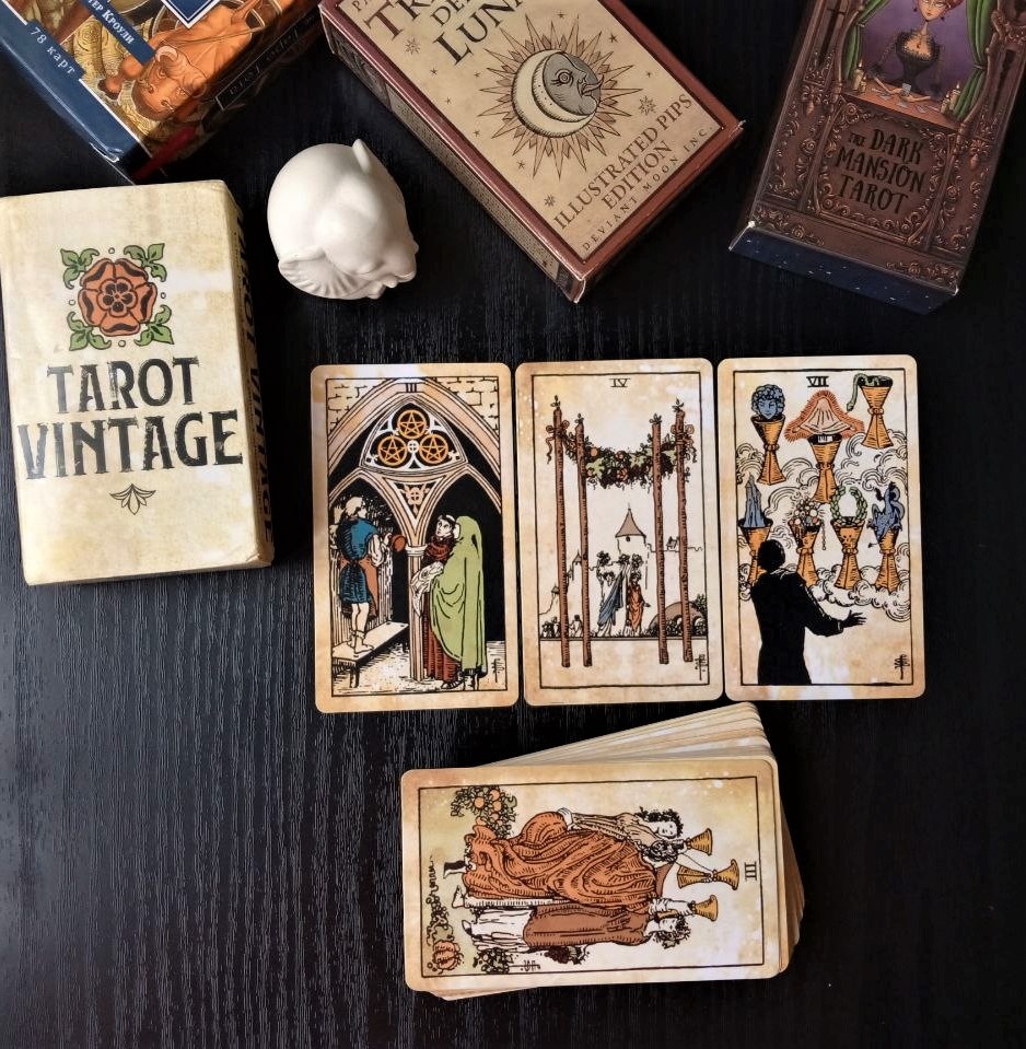 Ответ смотрим на колоде "Винтажное таро"