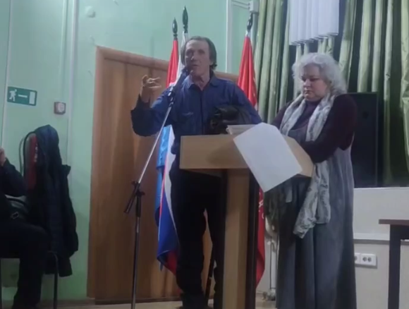 "Пора это прекратить" - мужчина на скриншоте