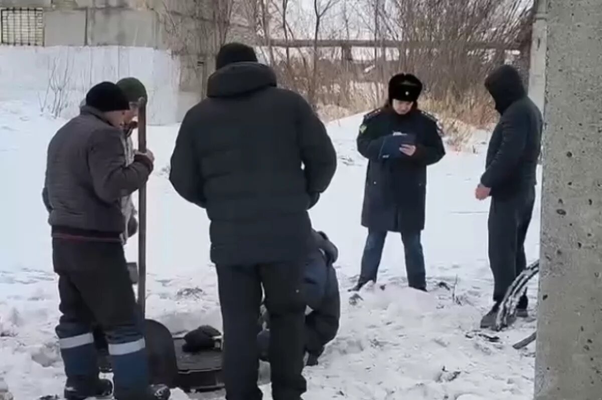    В Шумихе прохожие спасли ребёнка, провалившегося в открытый люк