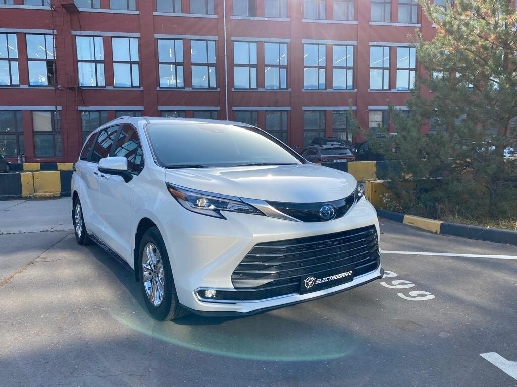 Toyota Sienna. Источник иллюстрации - auto.ru
