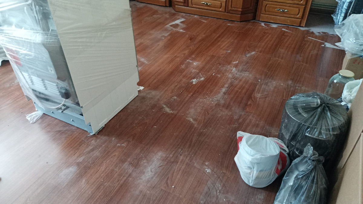 Вот такая пыль под пленкой!!!