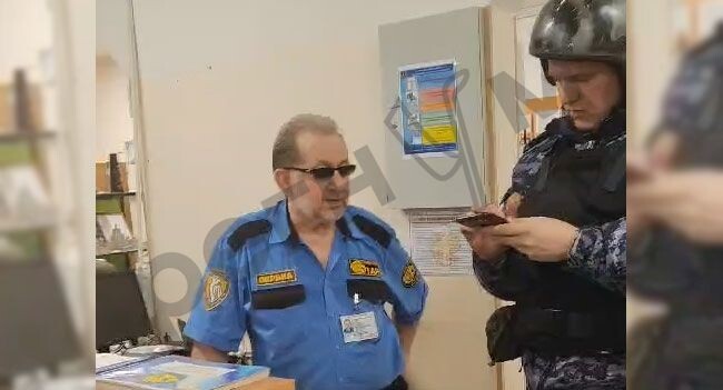    Охранник Майрбек Гереев на рабочем месте / Источник: фото предоставлено героем публикации