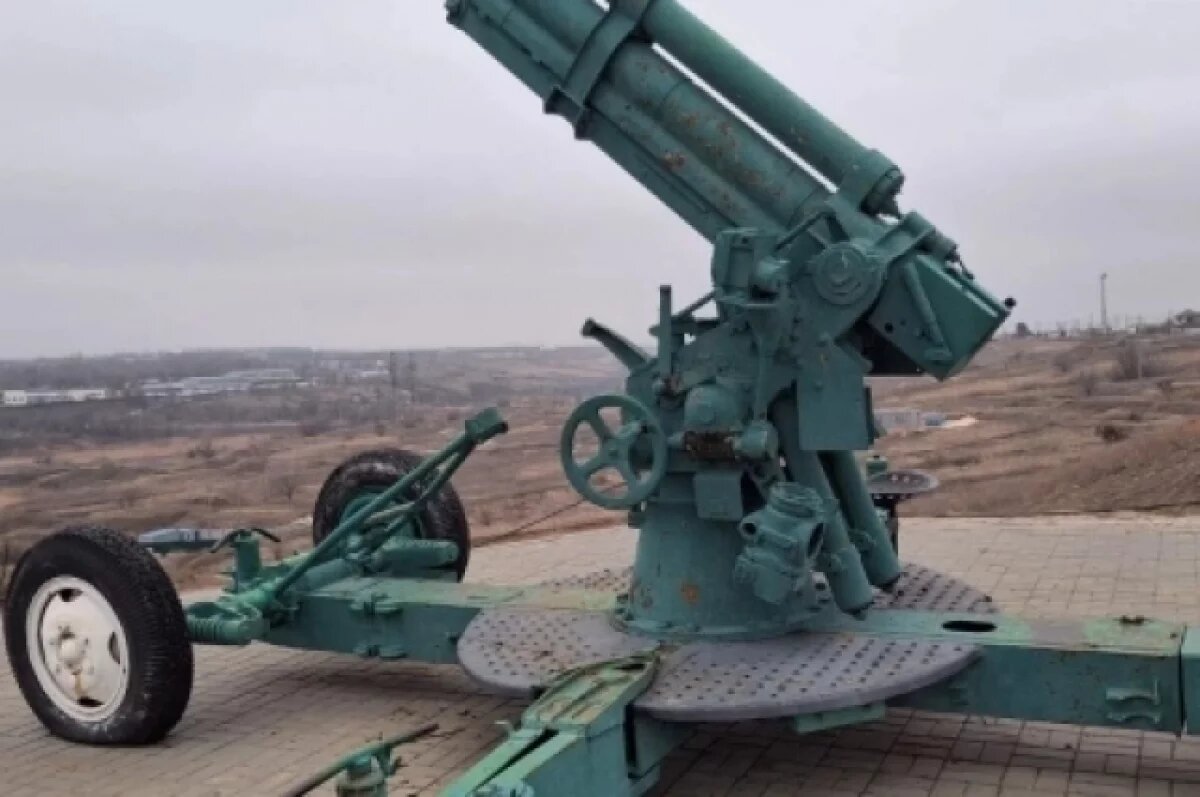    Моя зенитка с краю.