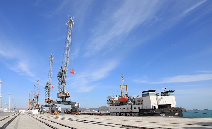 Портовые краны - инфраструктура порта Туркменбаши