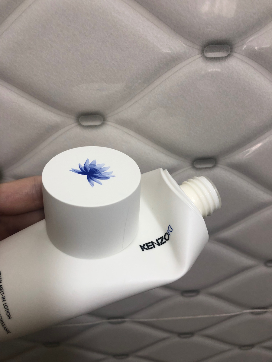 Приятная эссенция ( лосьон)в использовании, но очень базовый продукт.За эти деньги полно более интересный и эффективных аналогов.