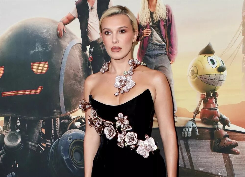    Образ дня: Милли Бобби Браун в экстравагантном наряде посетила кинопремьеру