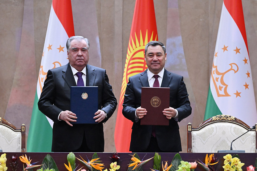    Президенты Кыргызстана и Таджикистана    
Садыр Жапаров и Эмомали Рахмон   
Фото: president.tj