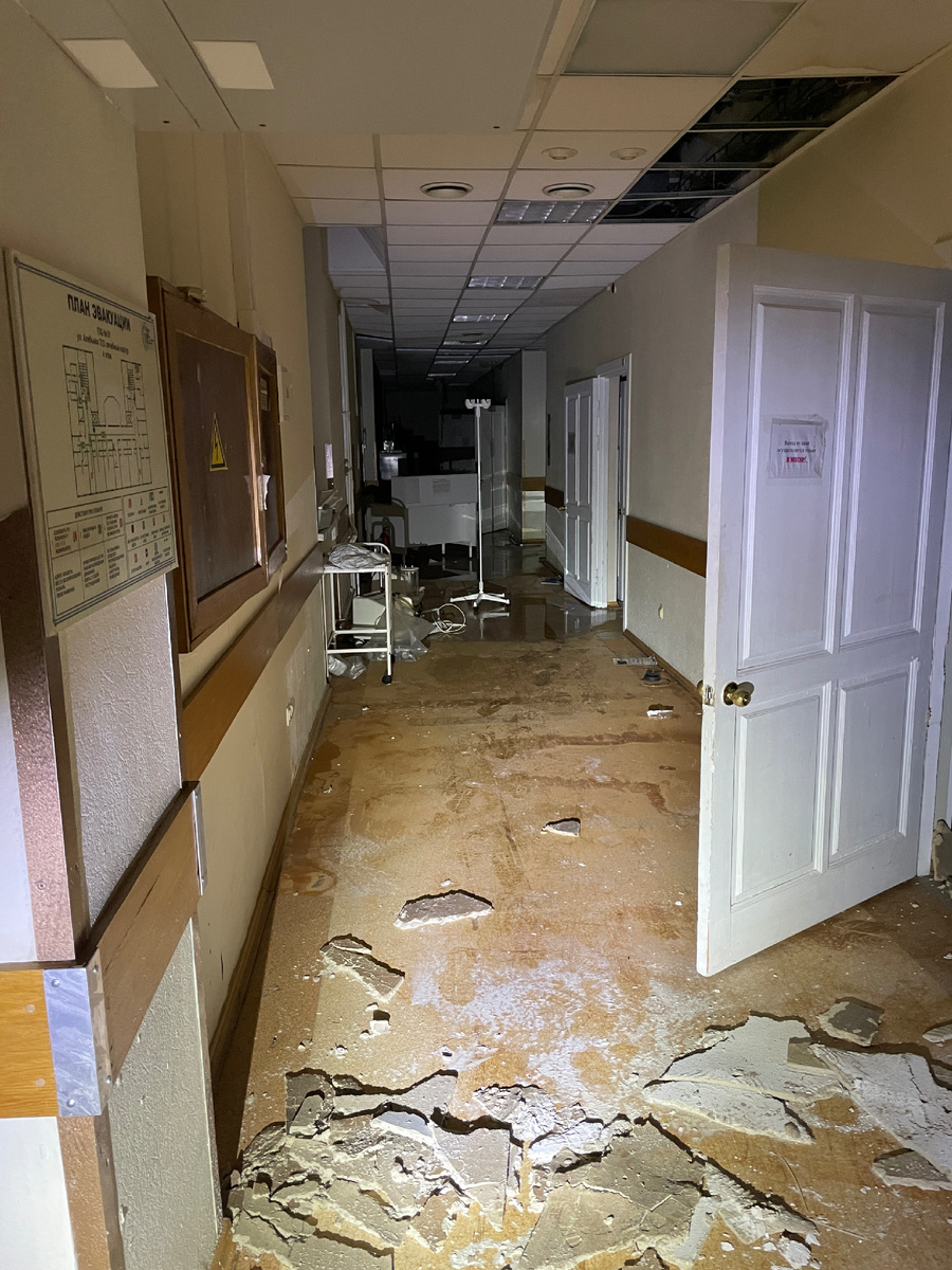 Один из подтопленных коридоров, затхлый и подтопленный