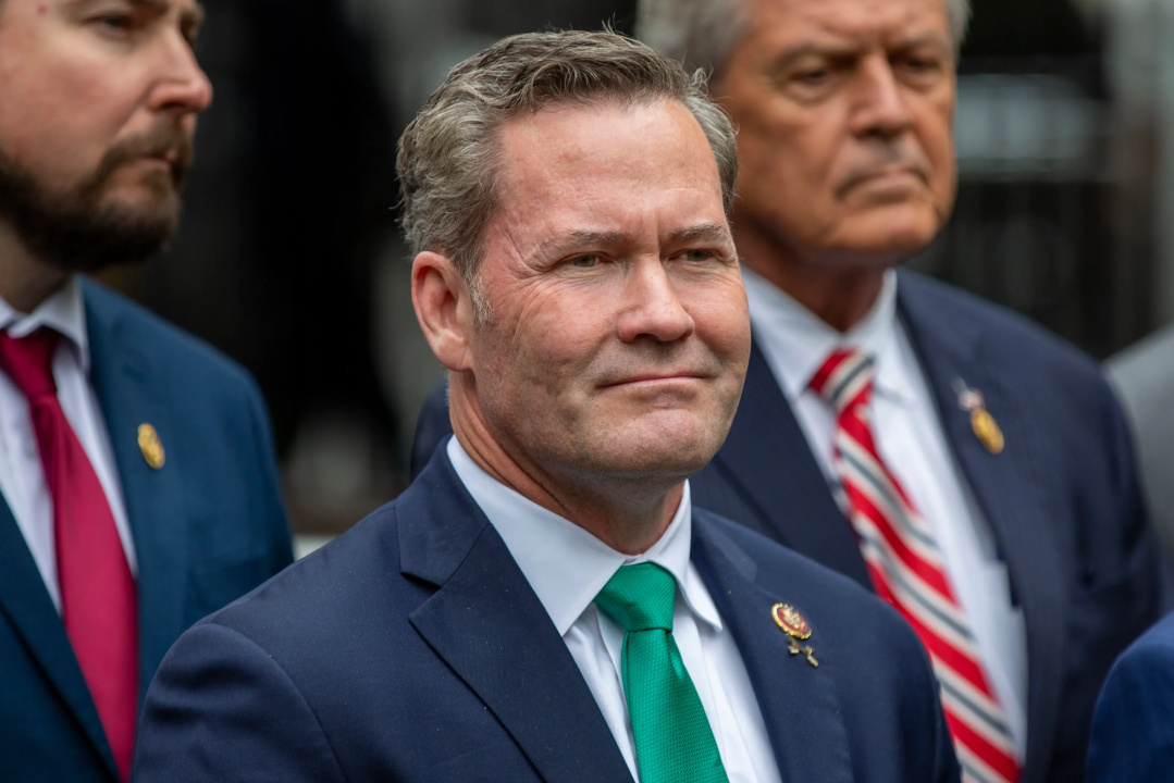    Песков: Уолтц и Ушаков поговорили по телефону