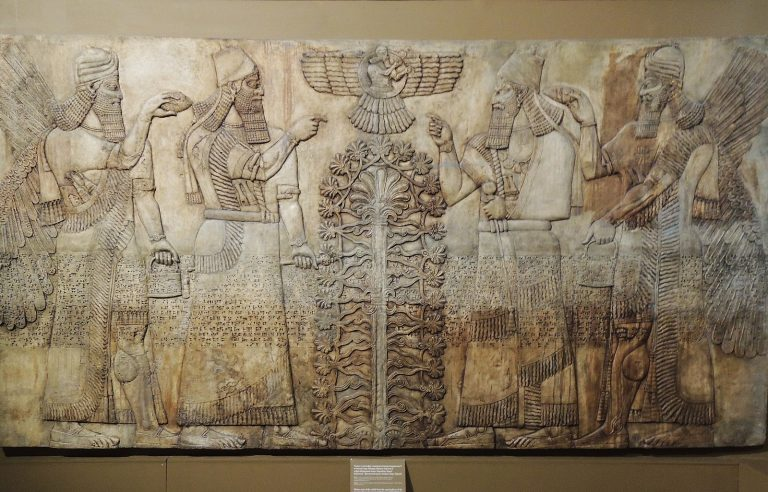 рис.1 Слепки с алебастровых рельефов стен дворцово-культовых комплексов Ашшурнацирапала II в Кальху (современный Нимруд на севере Ирака) и Саргона II в Дур-Шаррукине (современный Хорсабад на севере Ирака) в ГМИИ им. А.С. Пушкина