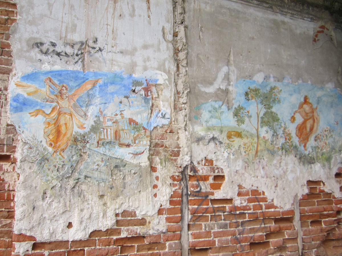 ул. им. Киселёва, 60. "Райский сад", "Древнегреческий ангел"