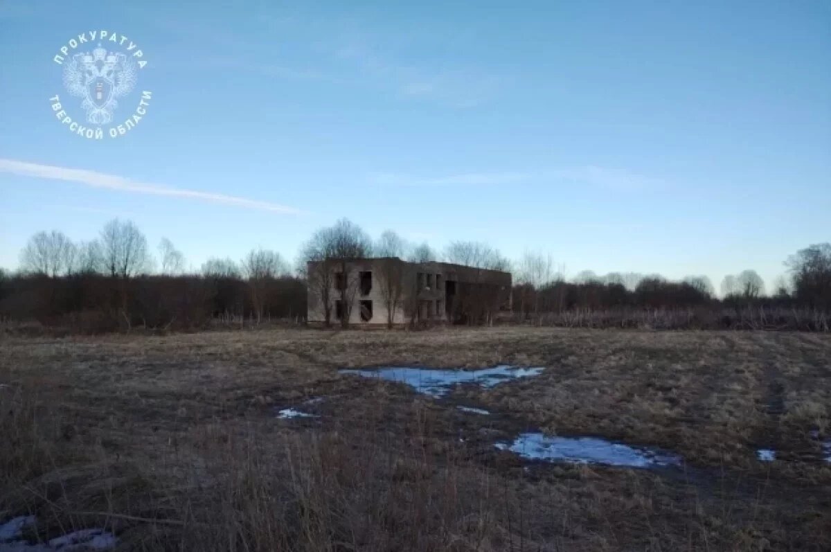    В Тверской области возбудили дело после падения подростка с заброшки